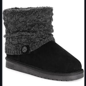 MUK LUKS Black and grey knit cuff boots #winterboots